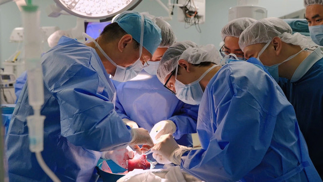 Kỳ tích ghép gan thành công cho bé gái gần 1 tuổi, cân nặng chỉ 5,3 kg- Ảnh 1.