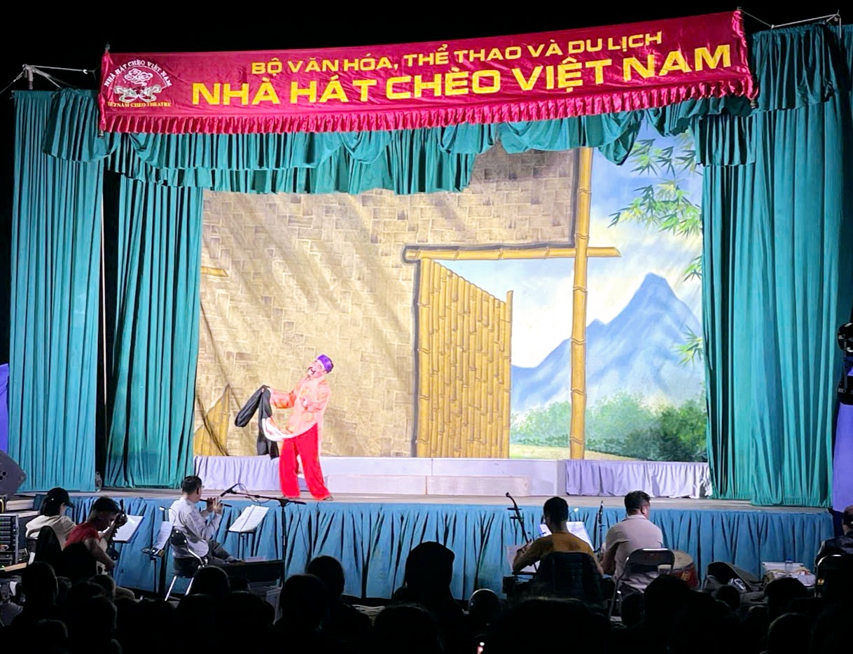 "Diễn chèo ở đâu cũng được, miễn đừng đưa vào vũ trường"- Ảnh 2. "Diễn chèo ở đâu cũng được, miễn đừng đưa vào vũ trường"- Ảnh 2.