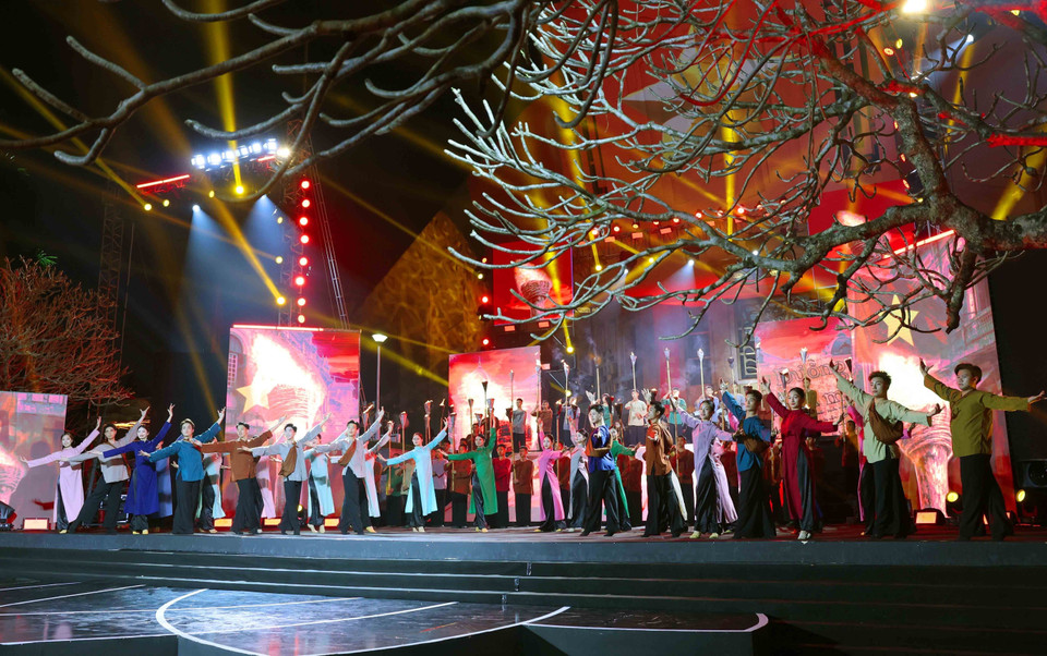 Lãnh đạo Đảng, Nhà nước dự cầu truyền hình Kỷ niệm 85 năm Ngày Bác Hồ về nước- Ảnh 12.