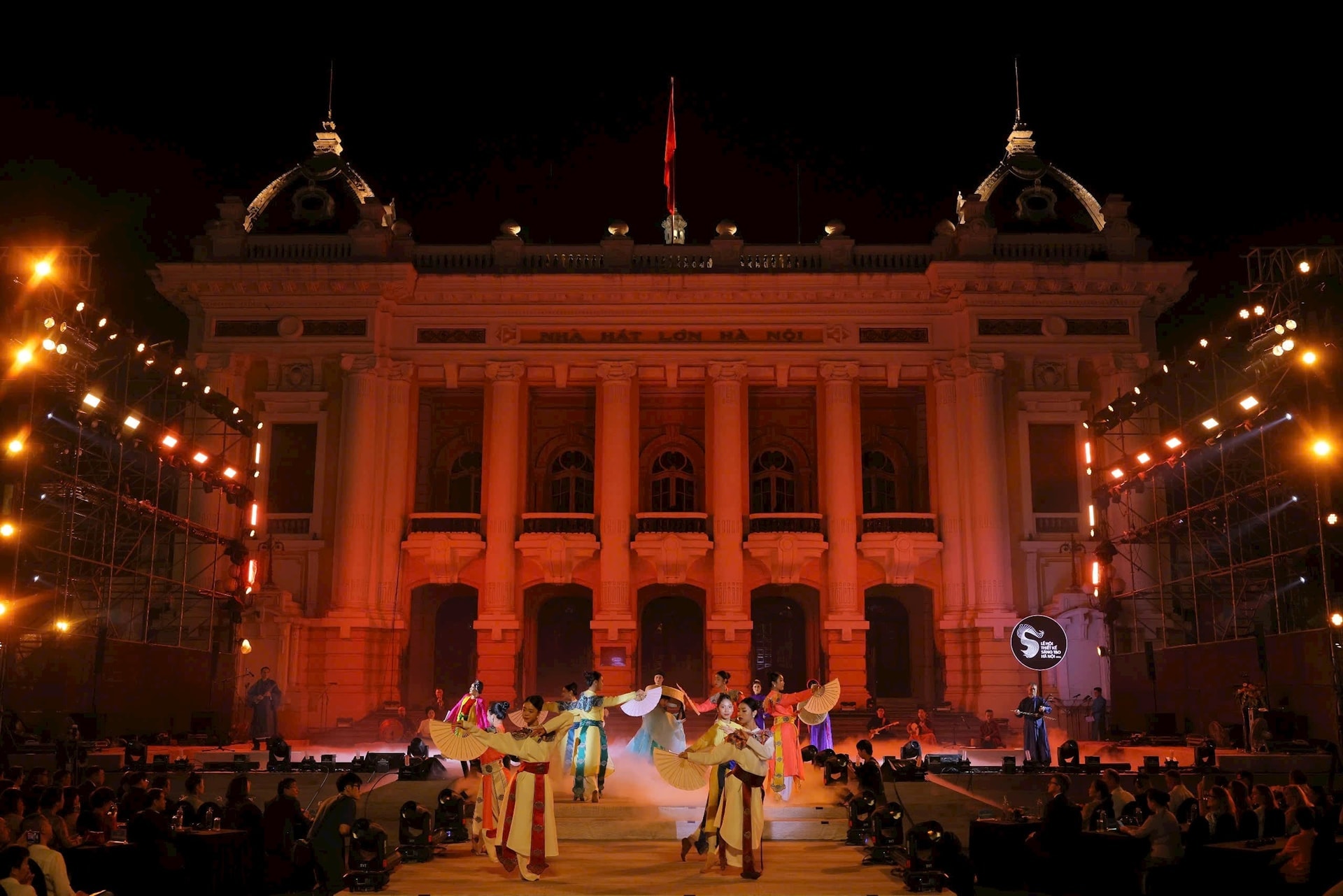 Phát huy giá trị kép của di sản- Ảnh 1.
Phát huy giá trị kép của di sản- Ảnh 1.