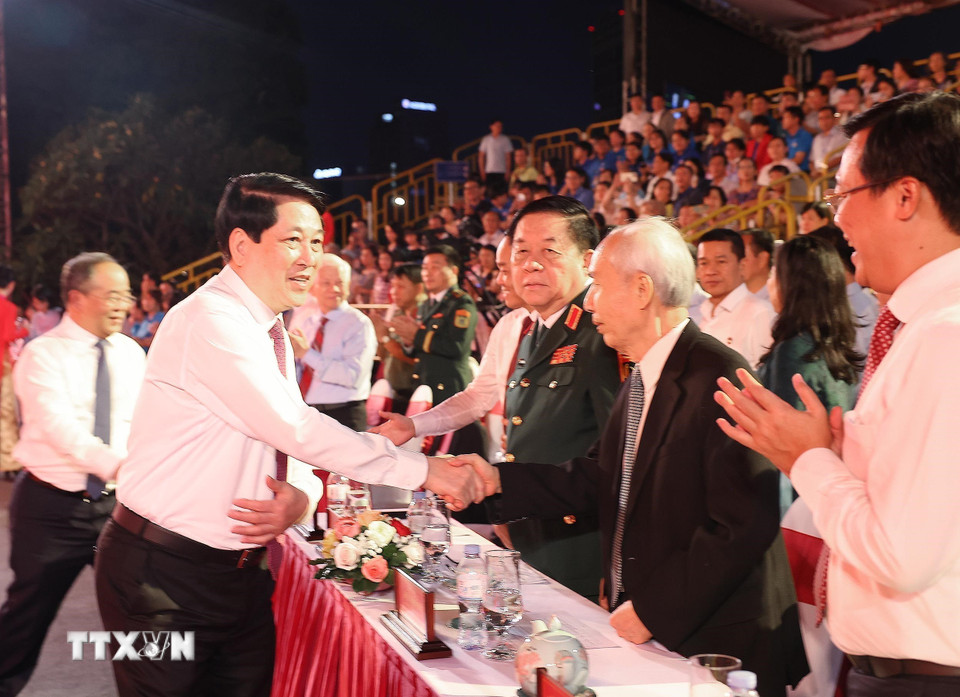 Lãnh đạo Đảng, Nhà nước dự cầu truyền hình Kỷ niệm 85 năm Ngày Bác Hồ về nước- Ảnh 2.