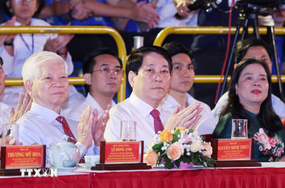 Lãnh đạo Đảng, Nhà nước dự cầu truyền hình Kỷ niệm 85 năm Ngày Bác Hồ về nước- Ảnh 5.