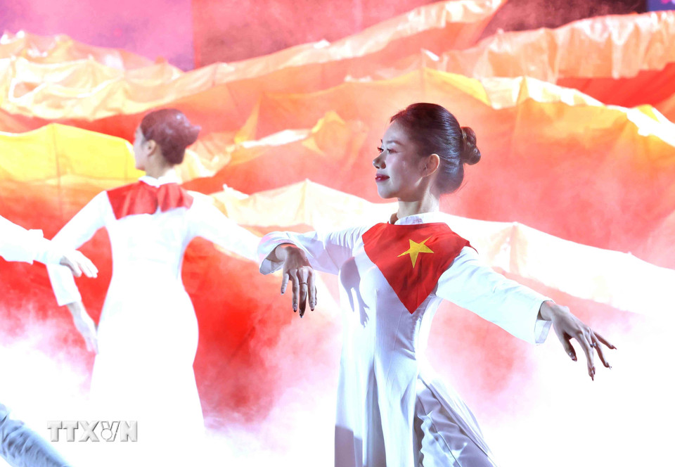 Lãnh đạo Đảng, Nhà nước dự cầu truyền hình Kỷ niệm 85 năm Ngày Bác Hồ về nước- Ảnh 11.