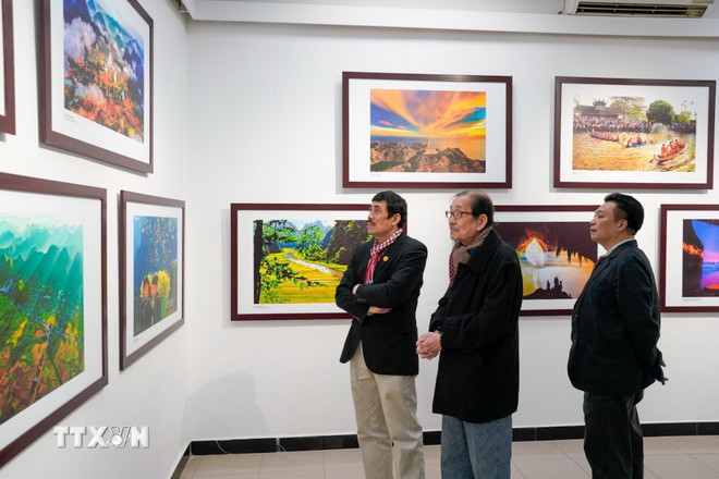 Khai mạc Triển lãm ảnh "Mừng Đảng, Mừng Xuân và thành công Đại hội XIV của Đảng"- Ảnh 1.