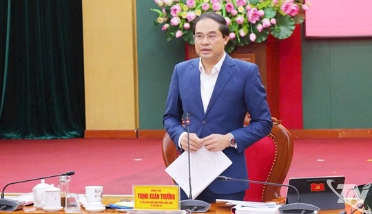 Đồng chí Trịnh Xuân Trường, Ủy viên Trung ương Đảng, Bí thư Tỉnh ủy, Trưởng BCĐBC tỉnh, phát biểu chỉ đạo tại Hội nghị