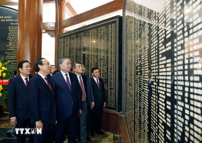 Tổng Bí thư Tô Lâm dâng hương tưởng niệm các Tổng Bí thư Trần Phú và Hà Huy Tập- Ảnh 2.