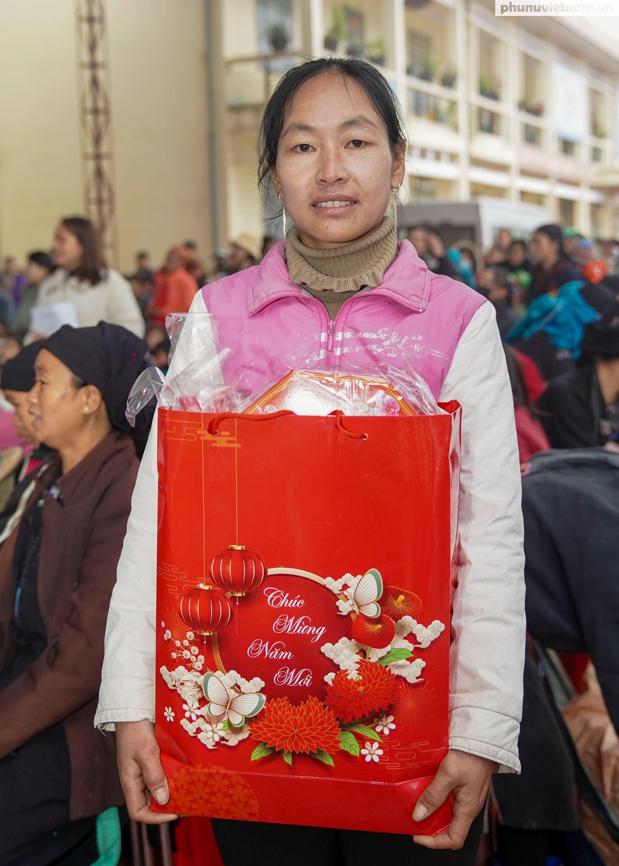 Phụ nữ Quân đội đồng hành cùng phụ nữ, trẻ em nghèo ở biên cương đón Xuân Bính Ngọ- Ảnh 10.