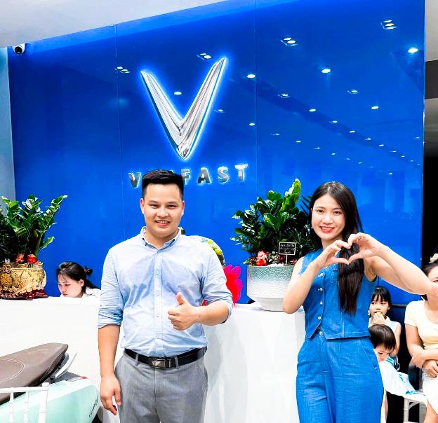 Doanh thu gần 100 tỷ đồng/năm, chủ chuỗi showroom tiết lộ lý do khách tin tưởng xe điện VinFast- Ảnh 1.