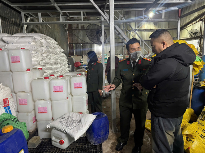 Hà Nội phát hiện kho lạnh trữ 60 tấn lòng lợn không rõ nguồn gốc- Ảnh 1.