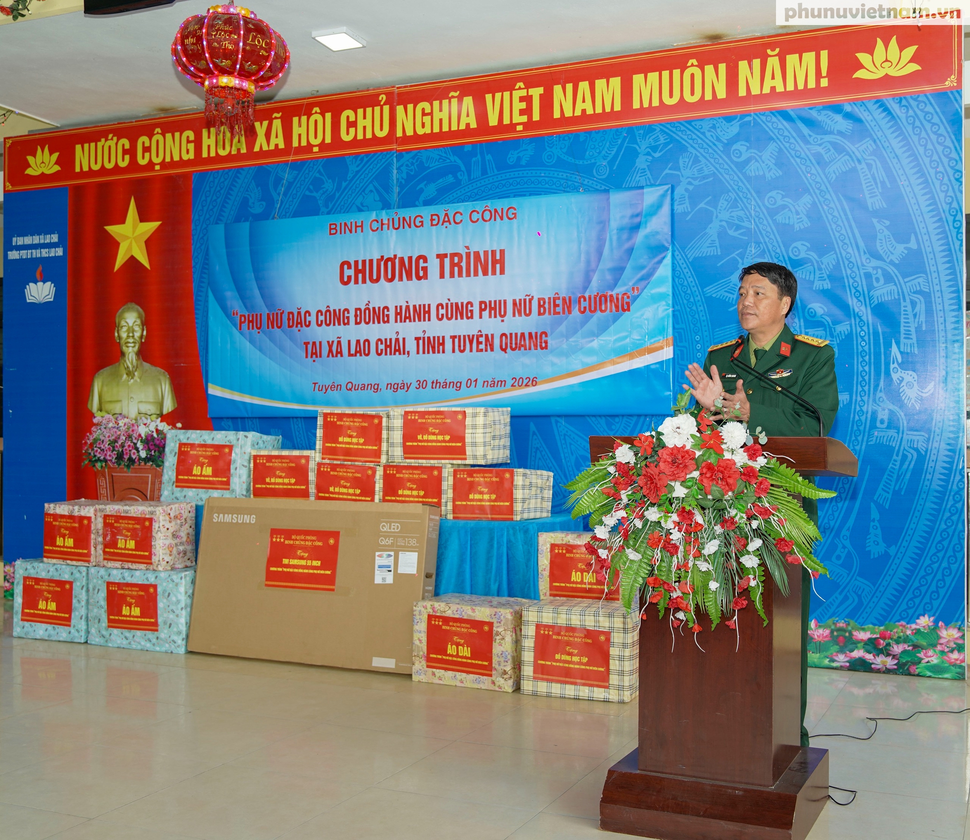 Phụ nữ Đặc công đồng hành cùng phụ nữ, trẻ em nghèo, tri ân liệt sĩ, chiến sĩ nơi biên giới- Ảnh 7.