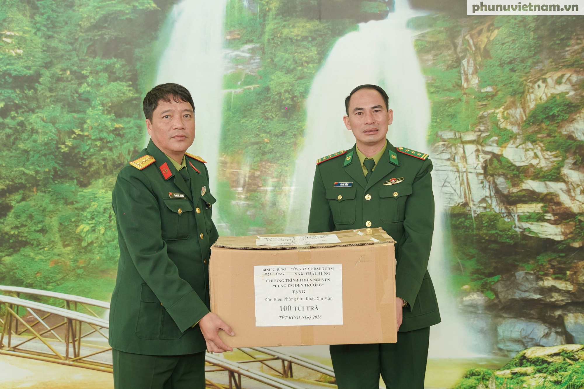 Phụ nữ Đặc công đồng hành cùng phụ nữ, trẻ em nghèo, tri ân liệt sĩ, chiến sĩ nơi biên giới- Ảnh 8.