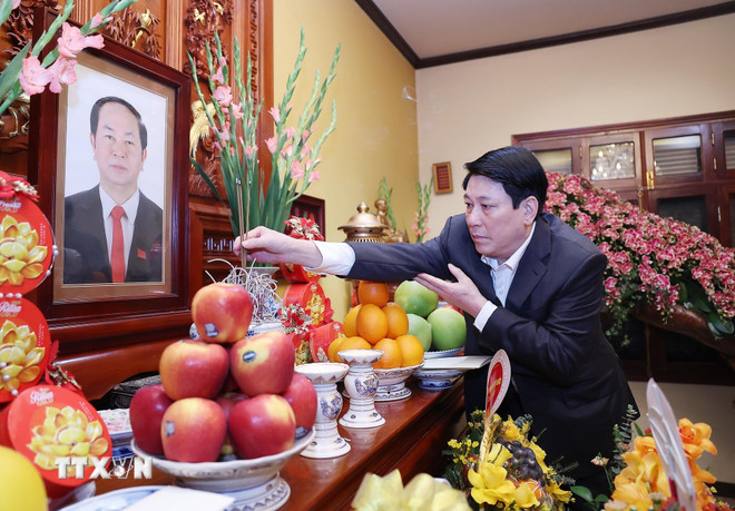 Chủ tịch nước thắp hương tưởng nhớ các đồng chí nguyên lãnh đạo Đảng, Nhà nước- Ảnh 3.