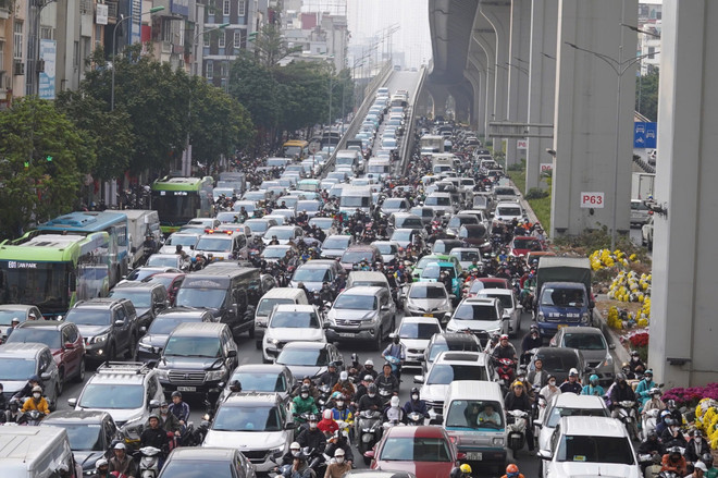 Hà Nội: Ùn tắc giao thông đang gây thiệt hại ước tính 1,2 tỷ USD mỗi năm- Ảnh 1.