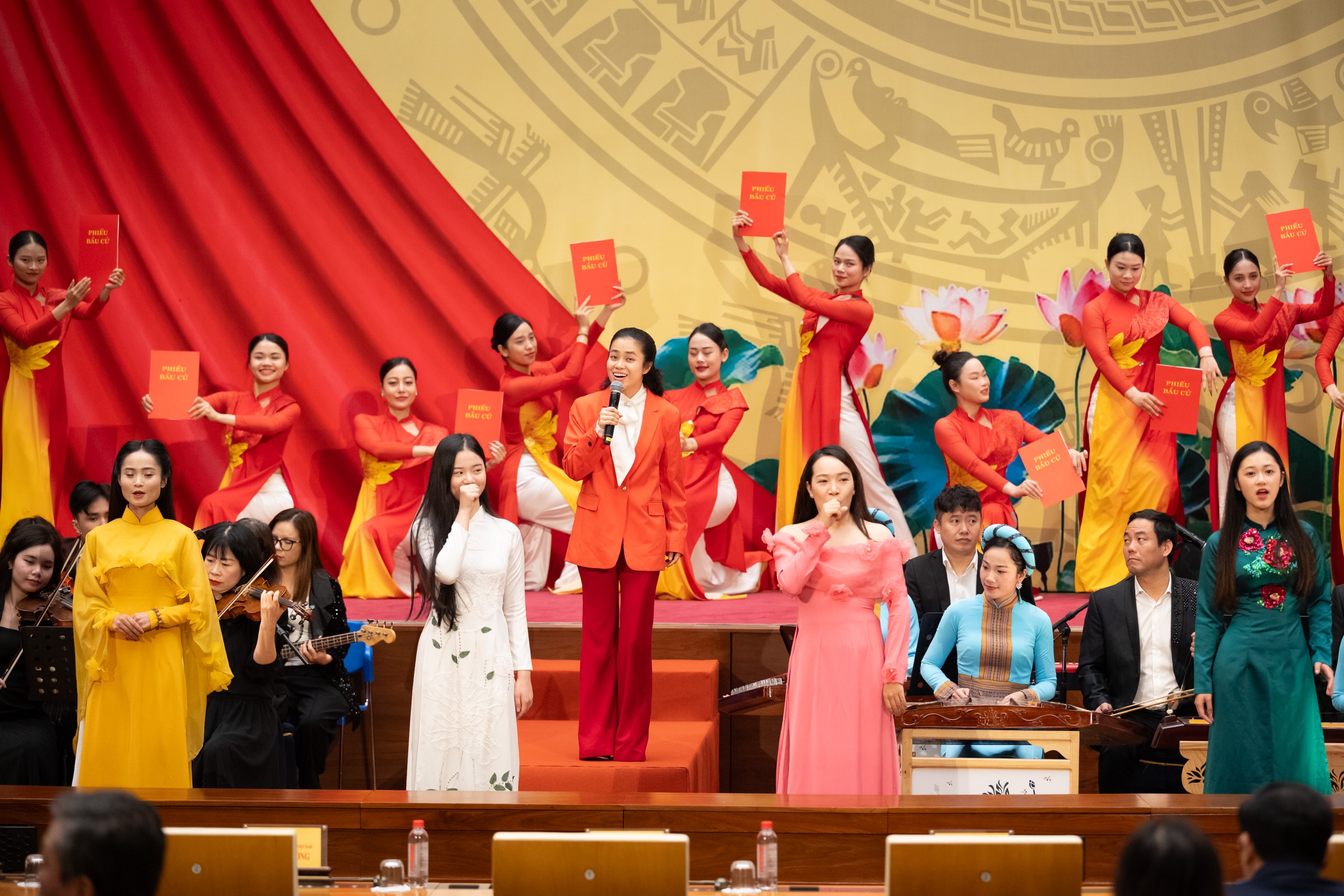 Đảm bảo trang trọng, tạo dấu ấn sâu sắc Lễ kỷ niệm 80 năm Ngày Tổng tuyển cử đầu tiên bầu Quốc hội Việt Nam - Ảnh 6. Đảm bảo trang trọng, tạo dấu ấn sâu sắc Lễ kỷ niệm 80 năm Ngày Tổng tuyển cử đầu tiên bầu Quốc hội Việt Nam - Ảnh 6.