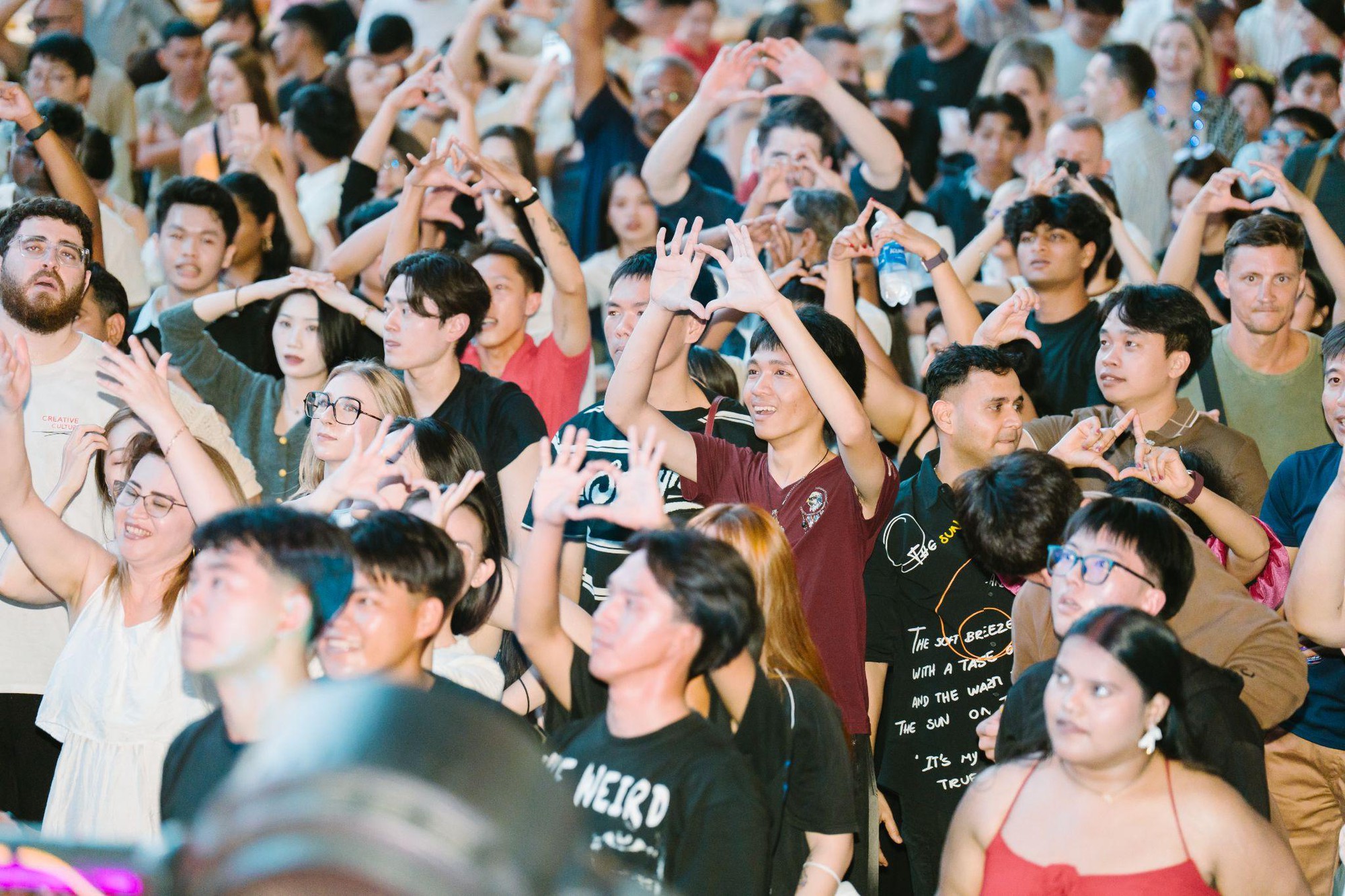 Tết Dương lịch: Phú Quốc một ngày đón 46 chuyến bay quốc tế và hàng vạn khách- Ảnh 1.