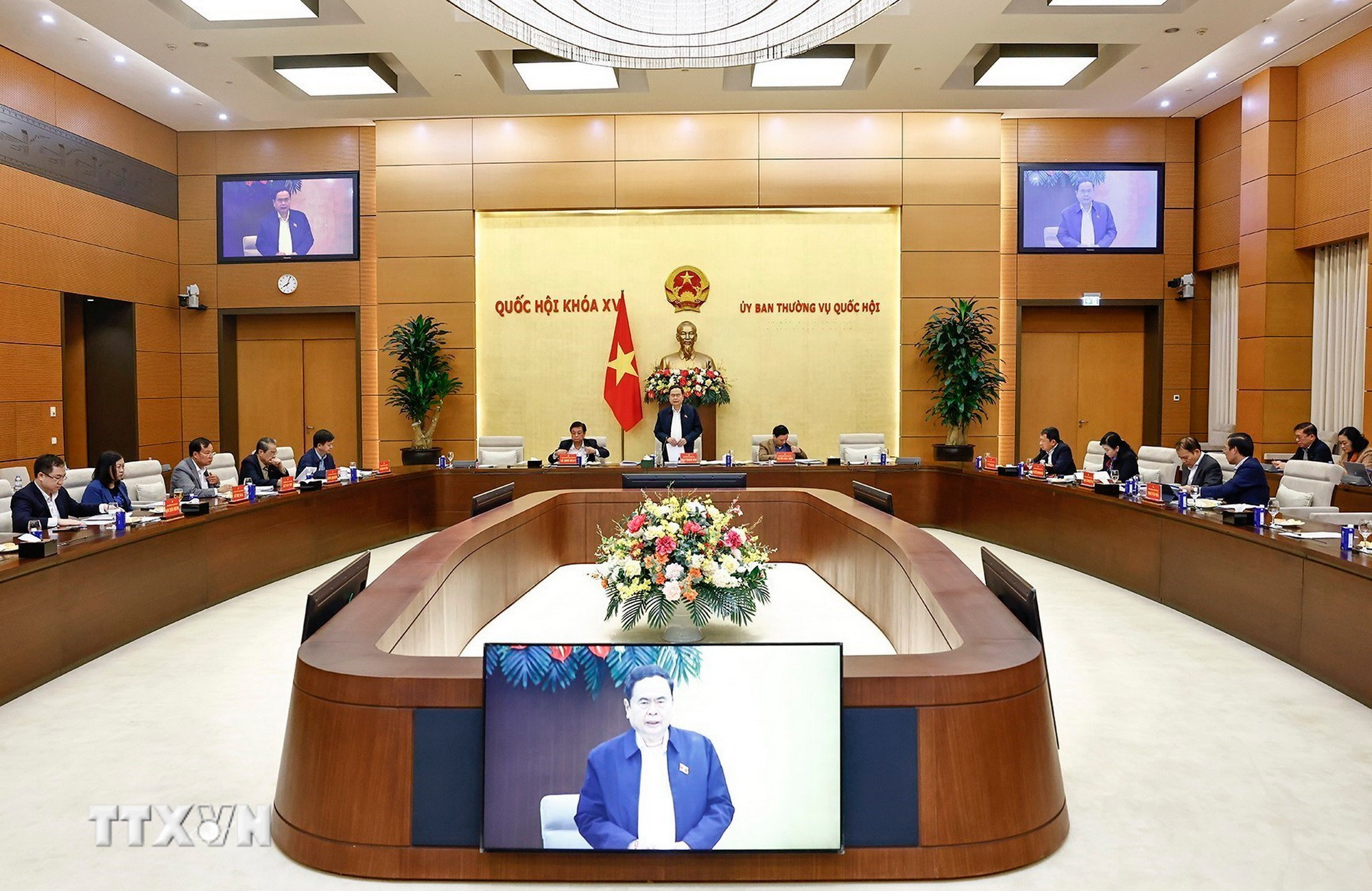 Chủ tịch Quốc hội: Kiến tạo khuôn khổ pháp lý cho đổi mới và phát triển- Ảnh 3.