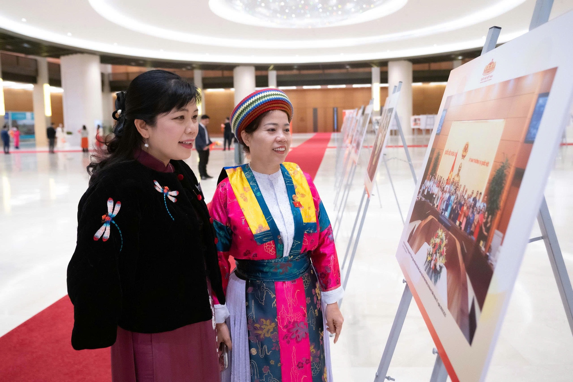 Lãnh đạo Đảng, Nhà nước, đại biểu Quốc hội tham quan Triển lãm "Quốc hội Việt Nam - 80 năm đồng hành cùng dân tộc"- Ảnh 4.