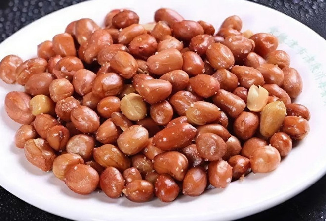 Ăn lạc không đúng cách cũng có thể nguy hiểm đến tính mạng?- Ảnh 1.