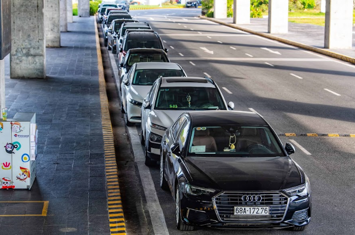 Sân bay Phú Quốc triển khai thu phí không dừng, rút ngắn thời gian di chuyển cho hành khách - Ảnh 2.