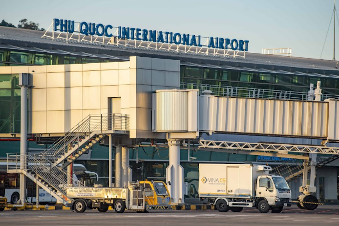 Sân bay Phú Quốc triển khai thu phí không dừng, rút ngắn thời gian di chuyển cho hành khách - Ảnh 3.