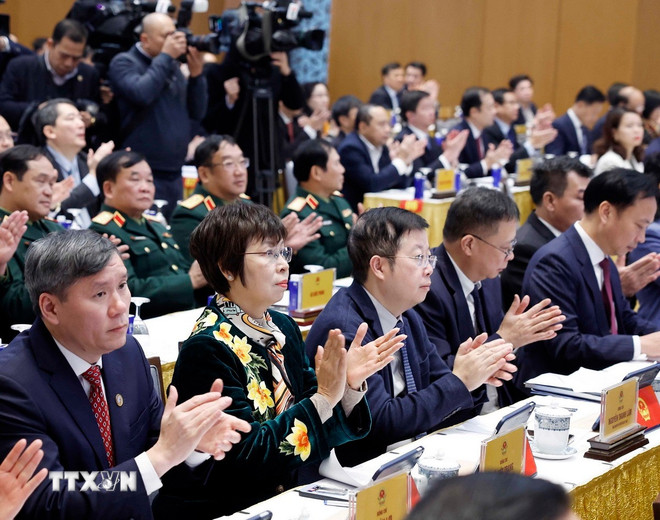 Thủ tướng: Để tăng trưởng 2 con số cần chuyển đổi cơ cấu kinh tế, xác lập mô hình tăng trưởng mới- Ảnh 1.