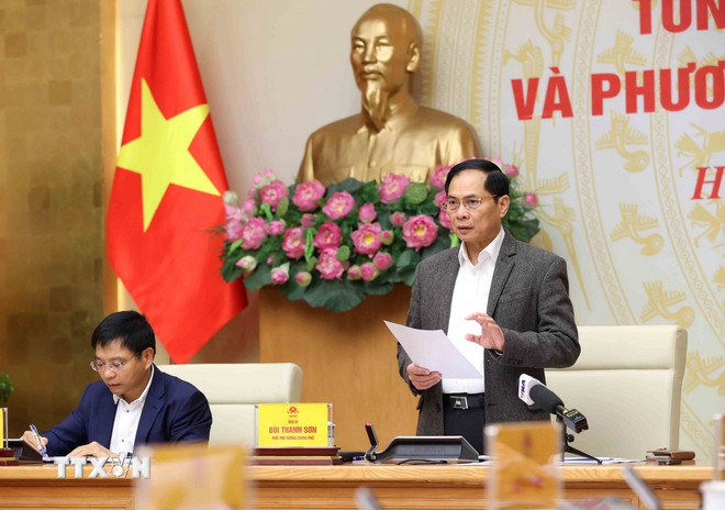 Chống buôn lậu, hàng giả là nhiệm vụ trọng tâm, liên tục, không ngừng nghỉ- Ảnh 2.