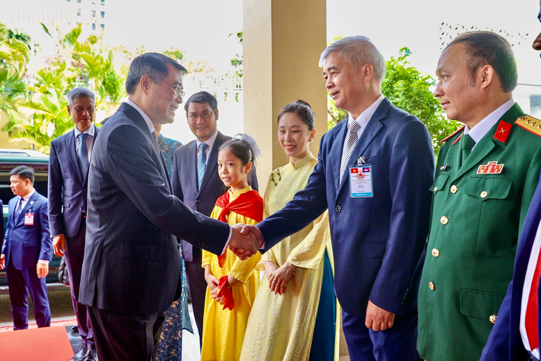 Thủ tướng Lê Minh Hưng gặp cộng đồng và các cơ quan đại diện Việt Nam tại Campuchia- Ảnh 1.