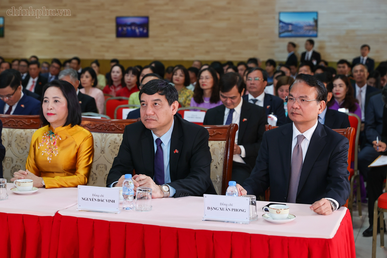 Thủ tướng Lê Minh Hưng gặp cộng đồng và các cơ quan đại diện Việt Nam tại Campuchia- Ảnh 5.