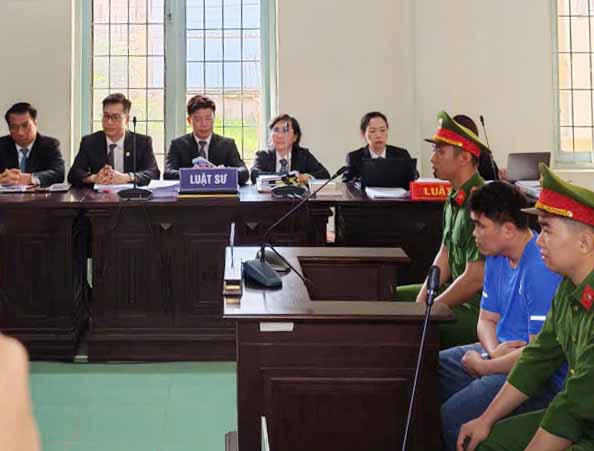 Bị cáo im lặng không trả lời về diễn biến vụ tai nạn khiến nữ sinh 14 tuổi tử vong - Ảnh 1.