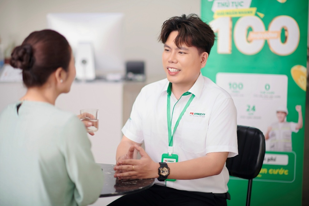 Giải bài toán vốn để tạo sinh kế bền vững, FE CREDIT sát cánh cùng nữ tài xế công nghệ- Ảnh 1.
