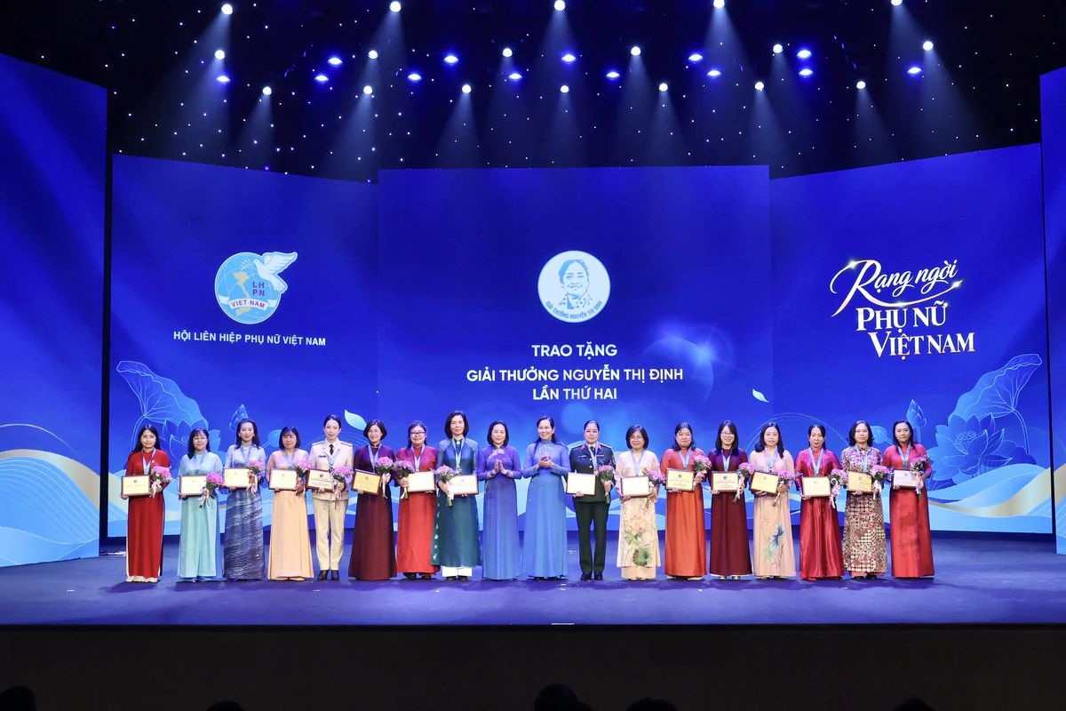 32 Dedicated and Innovative Women's Union Officials Receive 2026 Nguyen Thi Dinh Award - Ảnh 1.