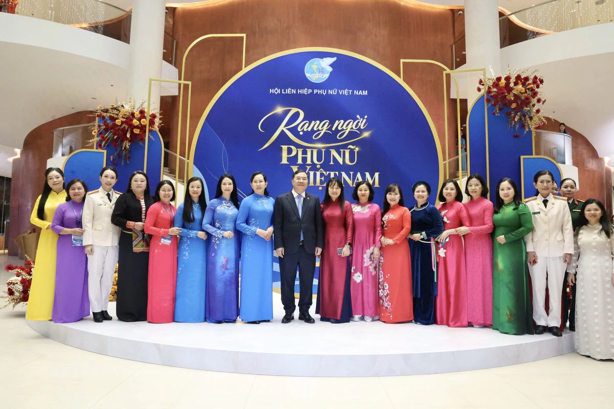 Permanent Deputy Prime Minister Pham Gia Tuc Outlines Three Key Directions to Empower Women's Development - Ảnh 1.