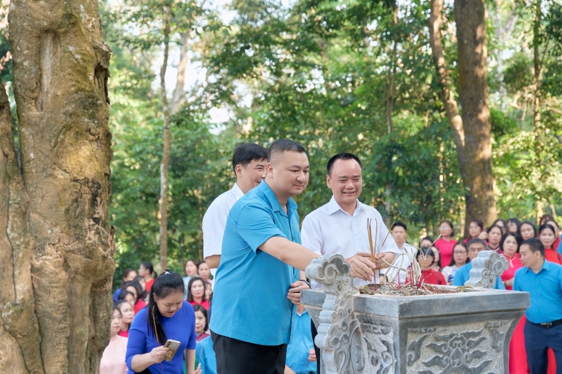 Nhiều hoạt động tôn vinh đóng góp của nữ cán bộ, nhân viên Điện lực miền Bắc - Ảnh 5.