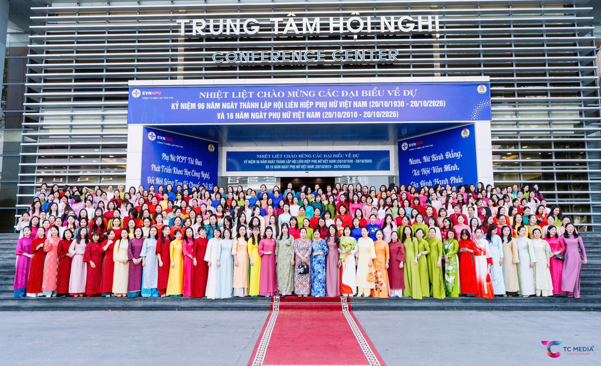 Nhiều hoạt động tôn vinh đóng góp của nữ cán bộ, nhân viên Điện lực miền Bắc - Ảnh 3.
