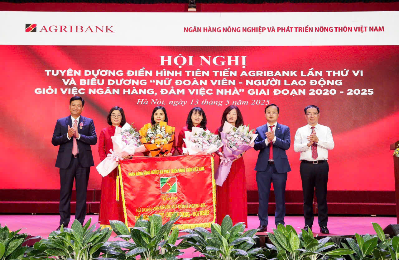Phụ nữ Agribank: Bản lĩnh, sáng tạo, đồng hành cùng đổi mới và phát triển - Ảnh 1.