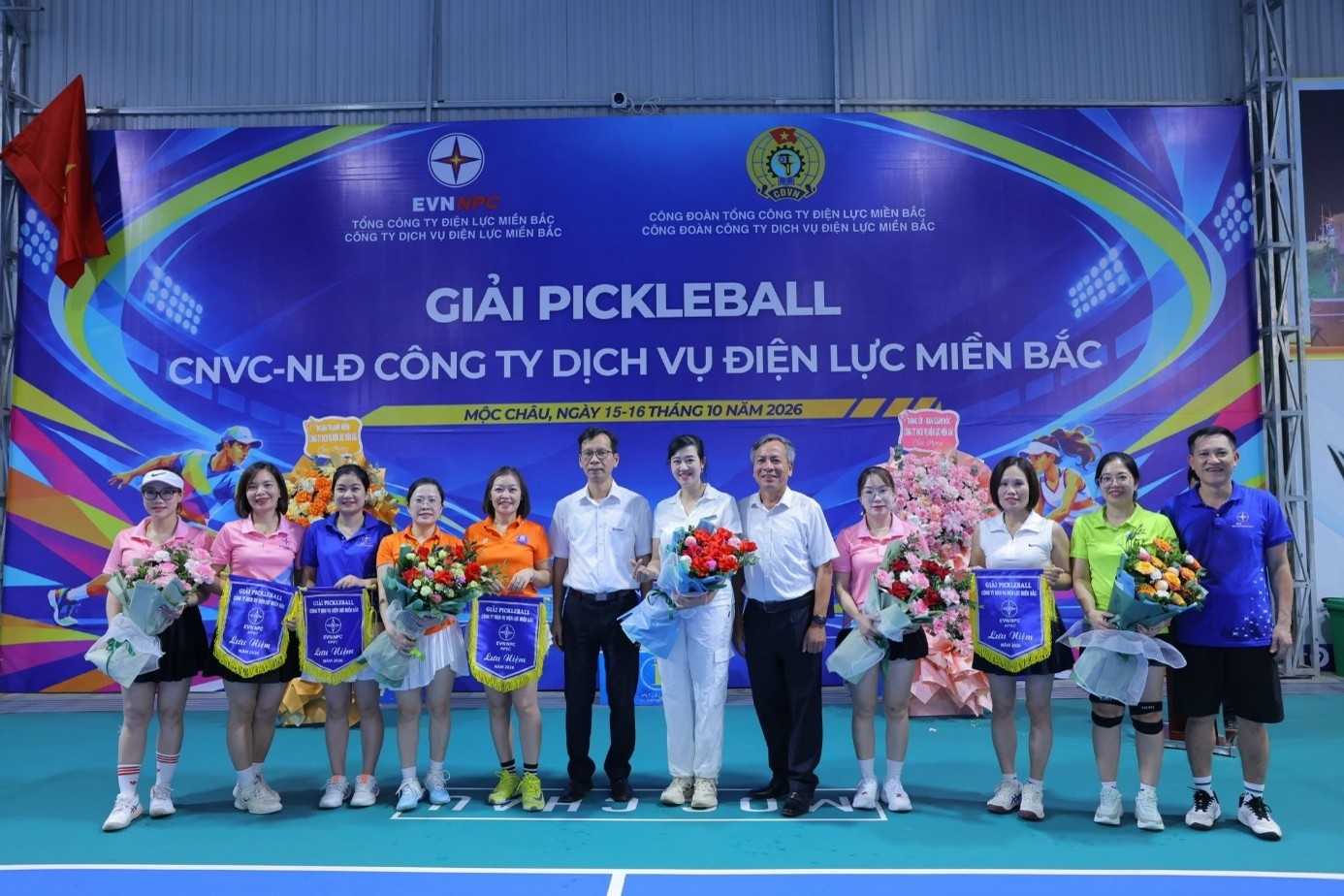 Nhiều hoạt động tôn vinh đóng góp của nữ cán bộ, nhân viên Điện lực miền Bắc - Ảnh 8.