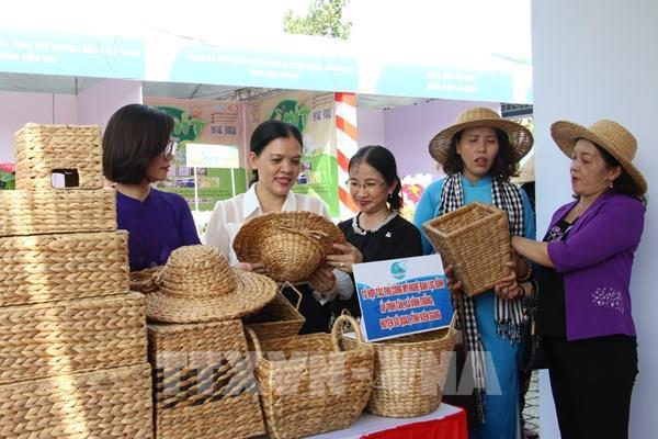 Muốn phụ nữ khởi nghiệp bền vững, phải kết nối tri thức với thị trường - Ảnh 3.