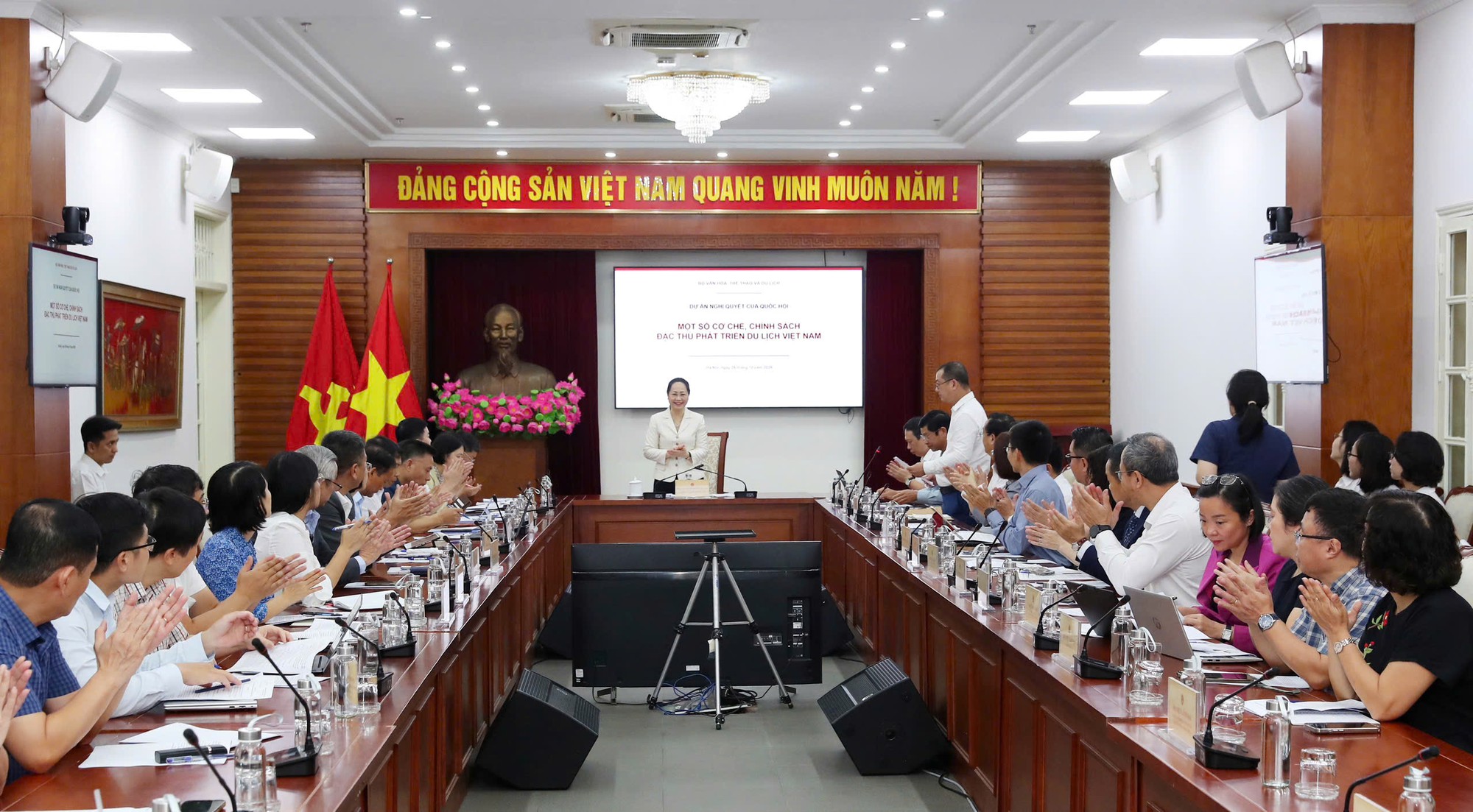 Tháo gỡ điểm nghẽn, khơi thông nguồn lực và tạo động lực mới cho ngành du lịch phát triển- Ảnh 6.