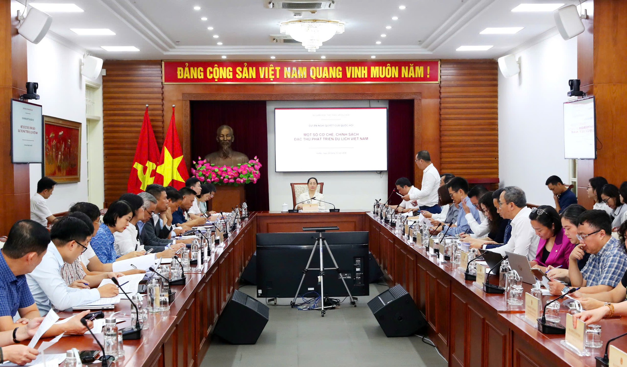 Tháo gỡ điểm nghẽn, khơi thông nguồn lực và tạo động lực mới cho ngành du lịch phát triển- Ảnh 4.