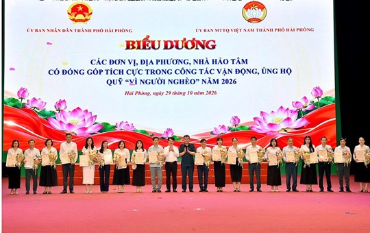 Phó Chủ tịch UBTƯ MTTQ Việt Nam Nguyễn Đức Phong dự lễ phát động Tháng cao điểm "Vì người nghèo" tại Hải Phòng- Ảnh 3.