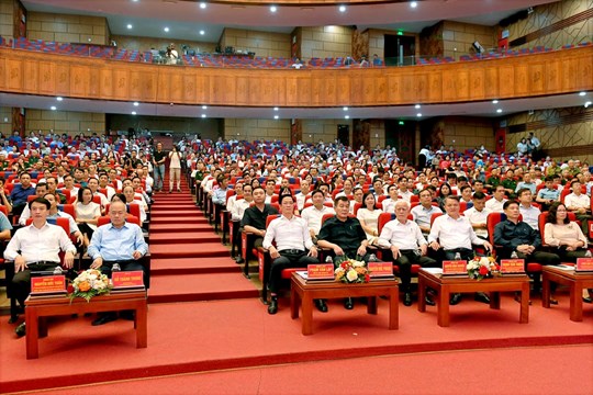 Phó Chủ tịch UBTƯ MTTQ Việt Nam Nguyễn Đức Phong dự lễ phát động Tháng cao điểm "Vì người nghèo" tại Hải Phòng- Ảnh 1.