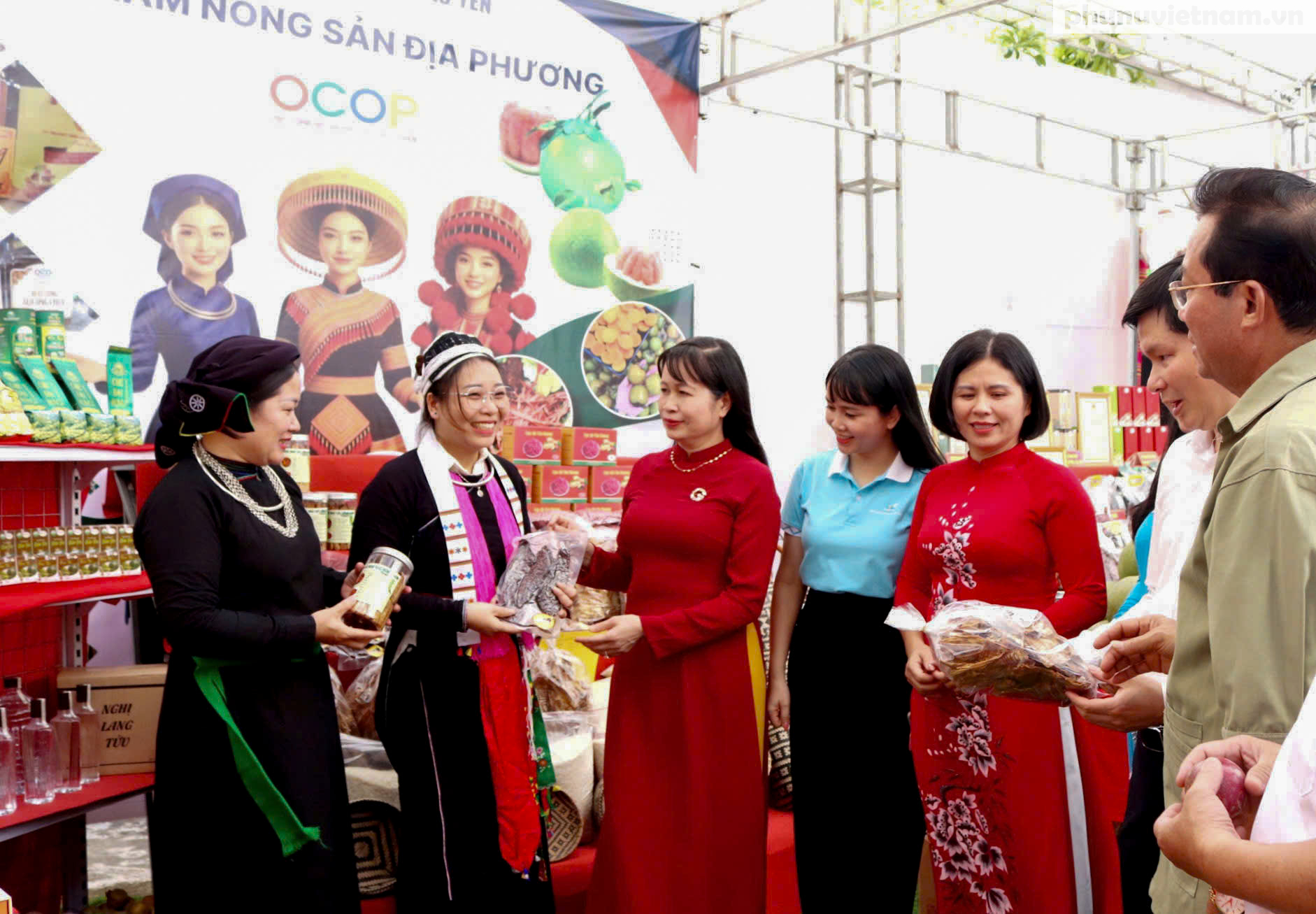Lào Cai: Quảng bá đặc sản vùng miền, mở rộng cơ hội phát triển kinh tế cho phụ nữ- Ảnh 2.
