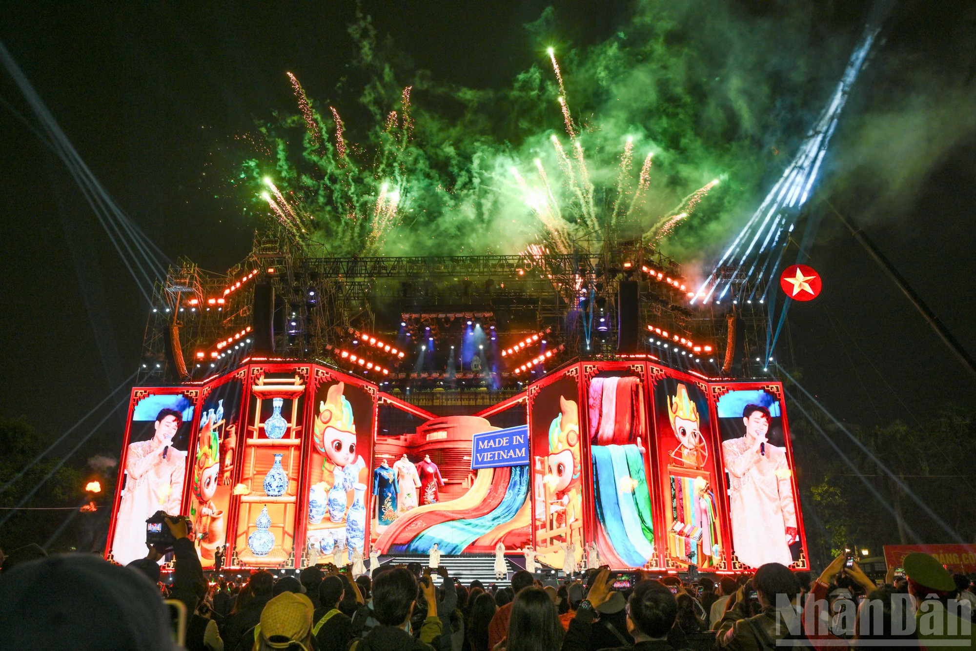 "Hòa nhạc Ánh sáng" lan tỏa thông điệp về niềm tin, sáng tạo và khát vọng- Ảnh 16. "Hòa nhạc Ánh sáng" lan tỏa thông điệp về niềm tin, sáng tạo và khát vọng- Ảnh 16.