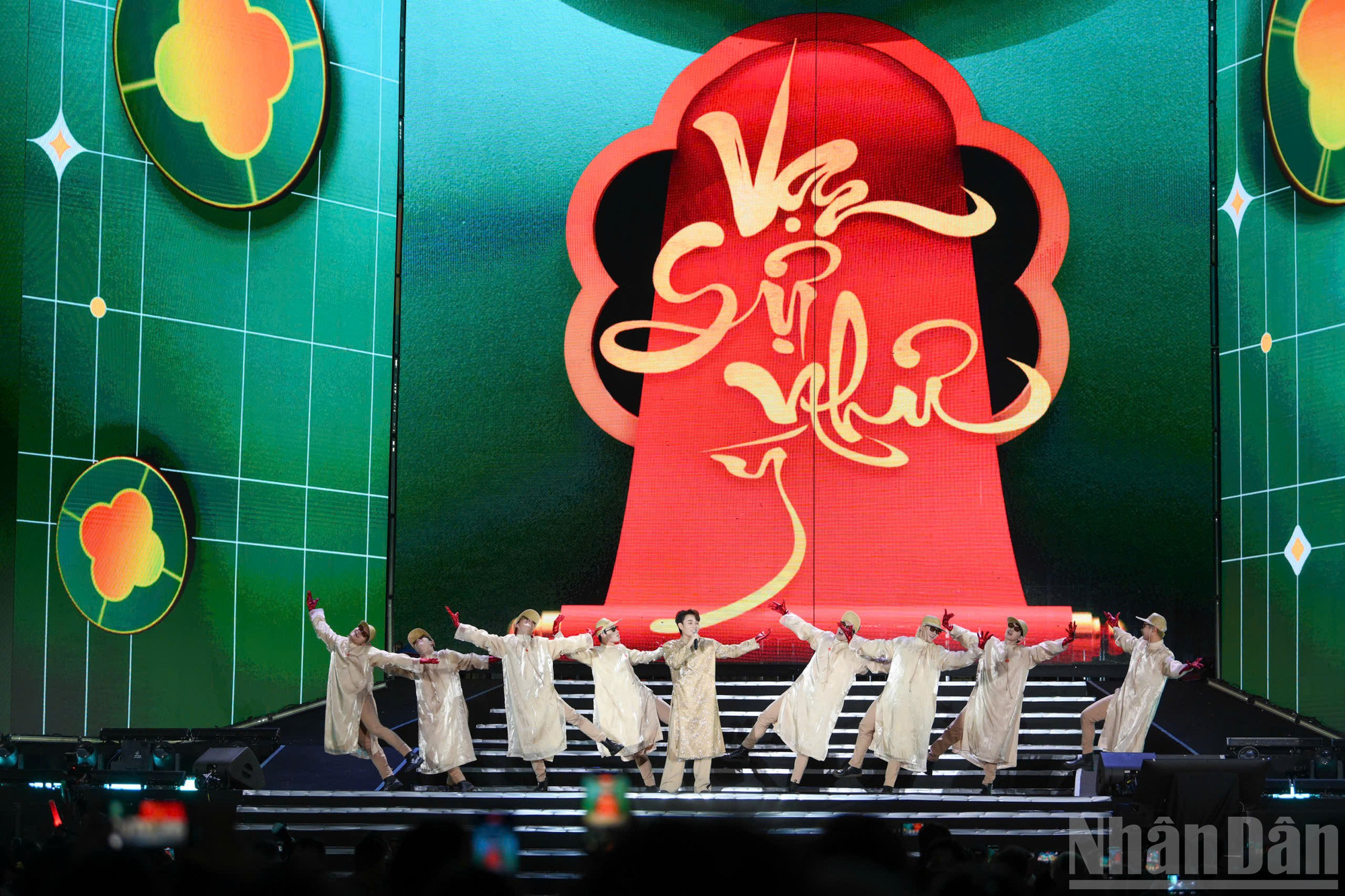 "Hòa nhạc Ánh sáng" lan tỏa thông điệp về niềm tin, sáng tạo và khát vọng- Ảnh 15. "Hòa nhạc Ánh sáng" lan tỏa thông điệp về niềm tin, sáng tạo và khát vọng- Ảnh 15.