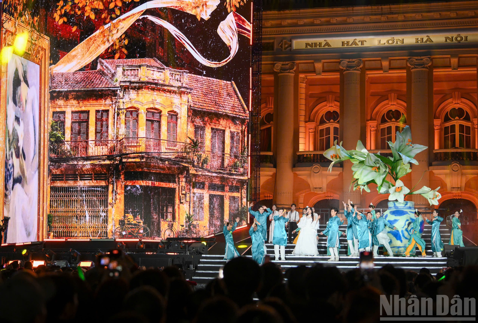 "Hòa nhạc Ánh sáng" lan tỏa thông điệp về niềm tin, sáng tạo và khát vọng- Ảnh 11. "Hòa nhạc Ánh sáng" lan tỏa thông điệp về niềm tin, sáng tạo và khát vọng- Ảnh 11.