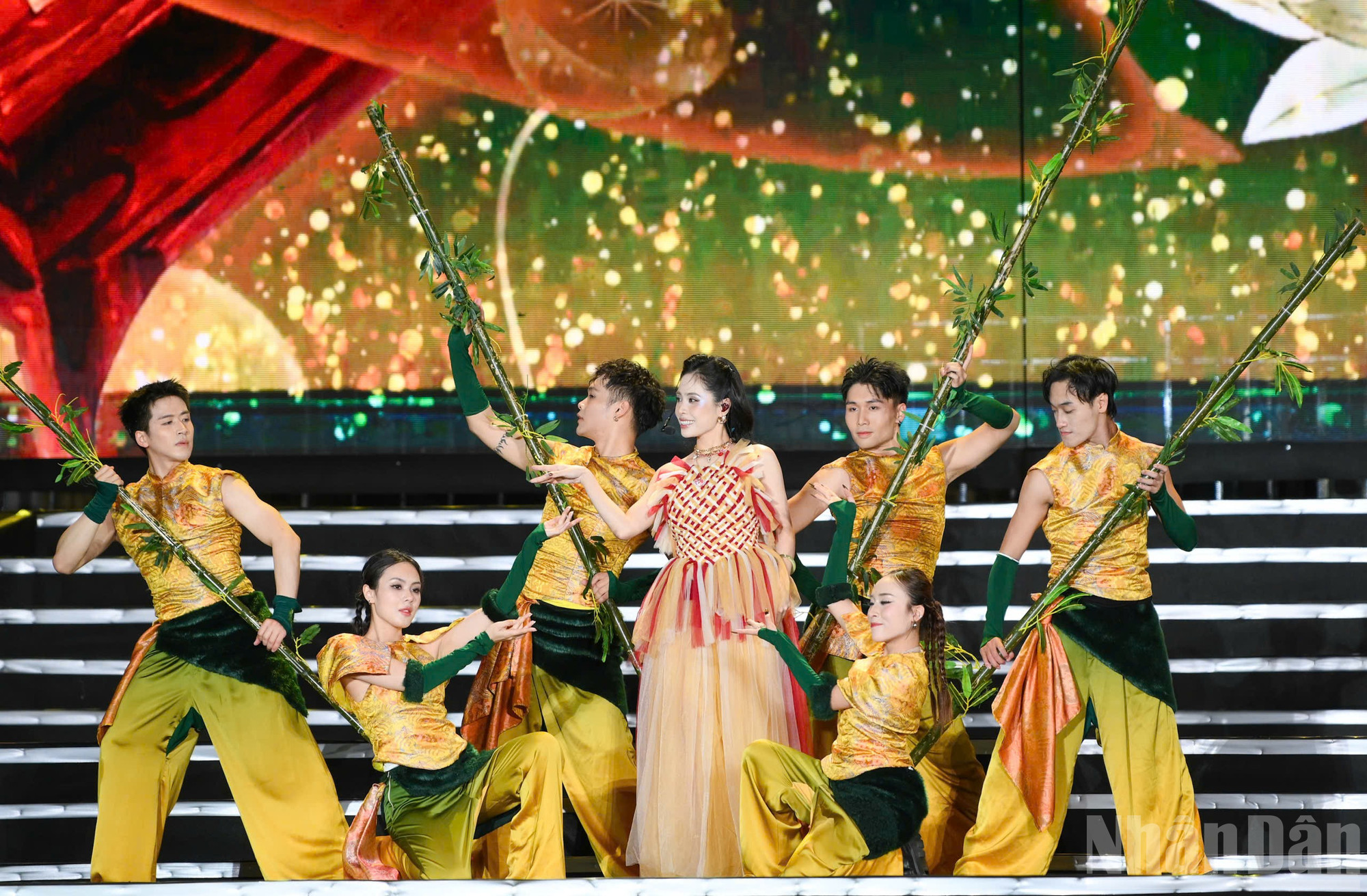 "Hòa nhạc Ánh sáng" lan tỏa thông điệp về niềm tin, sáng tạo và khát vọng- Ảnh 12. "Hòa nhạc Ánh sáng" lan tỏa thông điệp về niềm tin, sáng tạo và khát vọng- Ảnh 12.