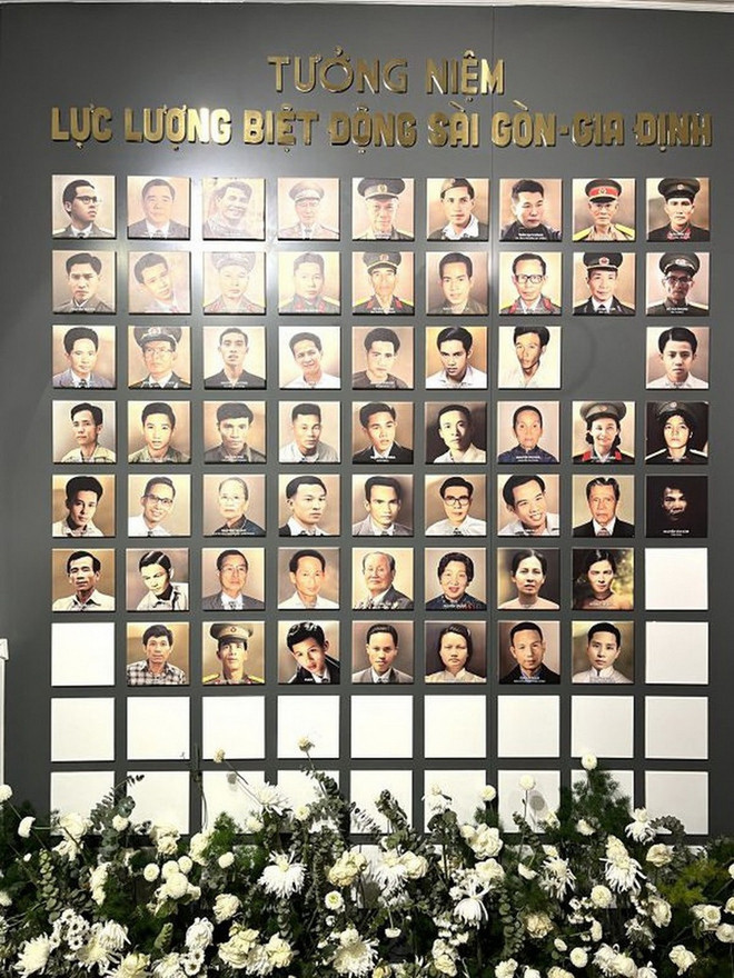 Trao Bằng Tổ quốc ghi công cho 49 Anh hùng liệt sĩ Biệt động Quân khu Sài Gòn - Gia Định- Ảnh 1.