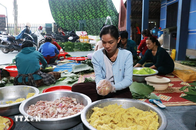 Làng nghề Đại An Khê giữ nét đẹp truyền thống bánh tét mặt trăng dịp Tết- Ảnh 2.