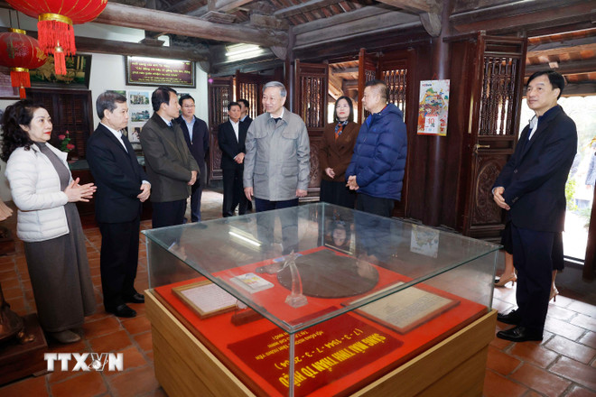 Tổng Bí thư Tô Lâm dâng hương tưởng niệm các đồng chí lãnh đạo tiền bối- Ảnh 2.