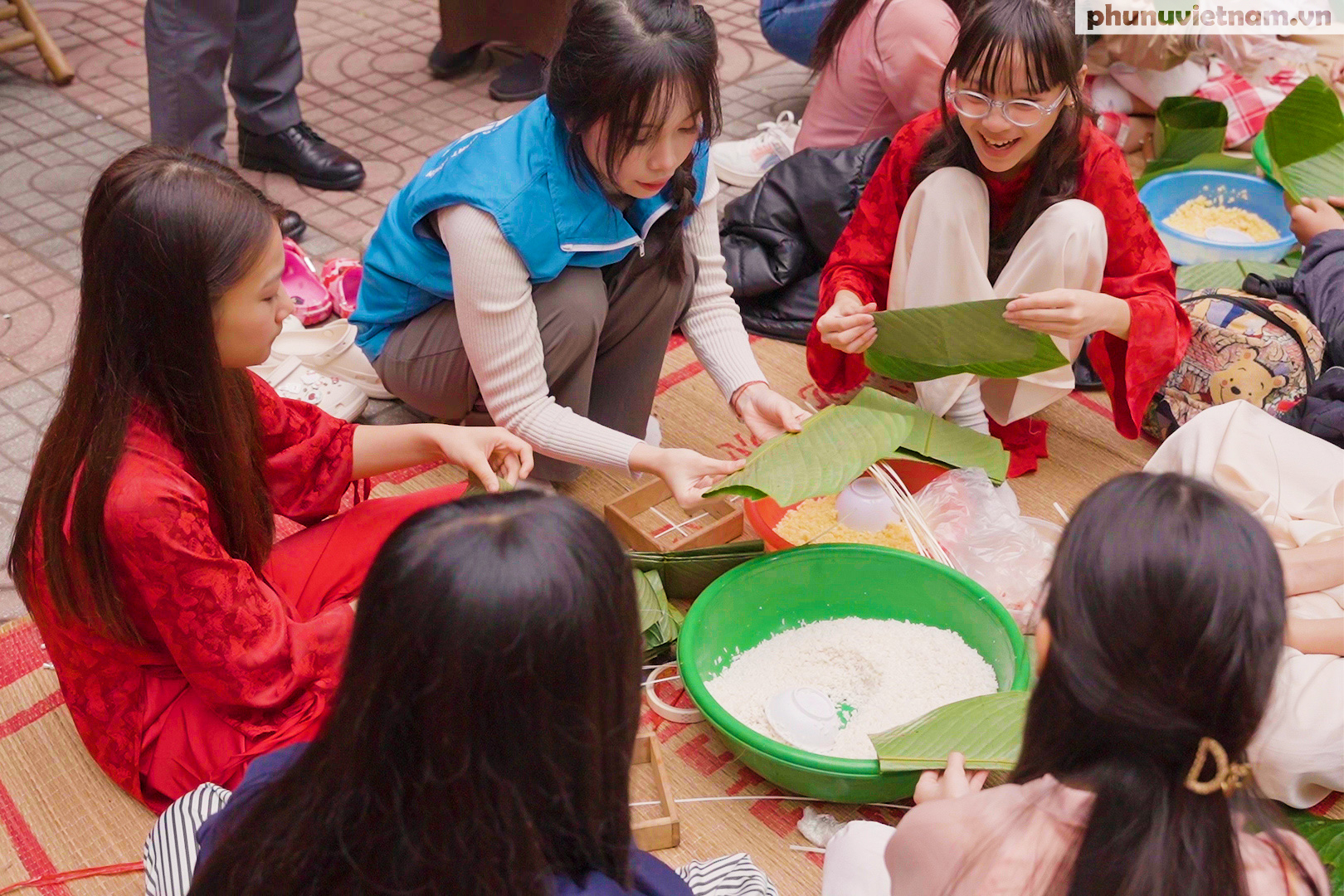 Học sinh Trường THCS Tô Vĩnh Diện hào hứng trải nghiệm không gian văn hóa Tết cổ truyền- Ảnh 13. Học sinh Trường THCS Tô Vĩnh Diện hào hứng trải nghiệm không gian văn hóa Tết cổ truyền- Ảnh 13.